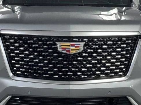 Certified 2026 Cadillac Escalade Luxury AWD/4WD image 9
