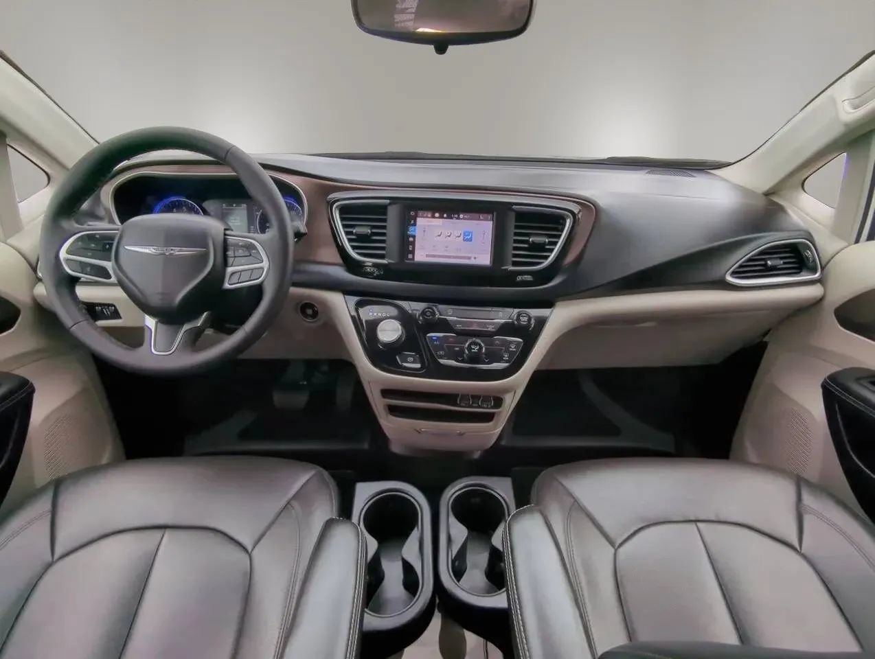 Used 2023 Chrysler Voyager LX FWD image 20