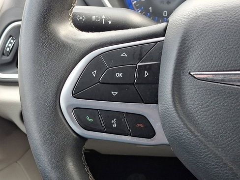 Certified 2022 Chrysler Pacifica Touring-L image 27