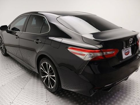 Certified 2018 Toyota Camry SE FWD image 11