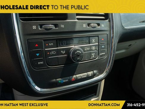 Used 2012 Chrysler Town & Country Touring w/ Entertainment Group #1 FWD image 8