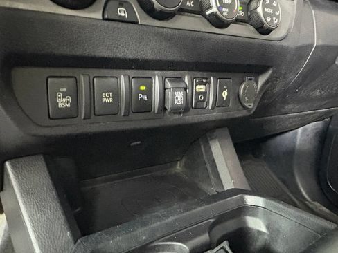 Used 2019 Toyota Tacoma TRD Sport w/ Technology Package AWD/4WD image 23