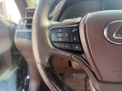 Used 2020 Lexus ES 350 w/ Premium Package image 17