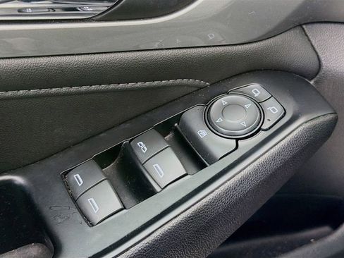 Used 2022 Chevrolet Traverse LT image 19