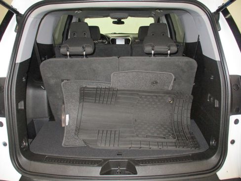 Used 2019 GMC Acadia SLE image 18