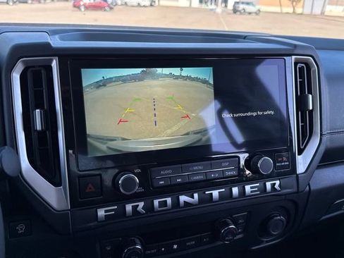 Used 2025 Nissan Frontier SV w/ SV Convenience Package image 13