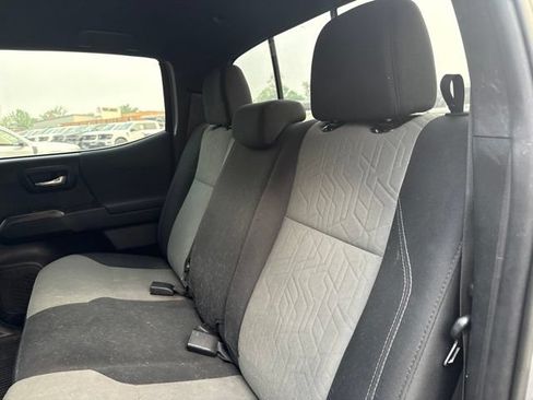 Used 2020 Toyota Tacoma TRD Sport w/ Technology Package AWD/4WD image 10