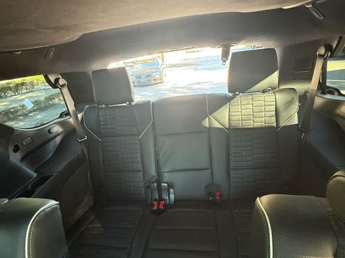 Used 2024 Cadillac Escalade Premium Luxury Platinum image 15