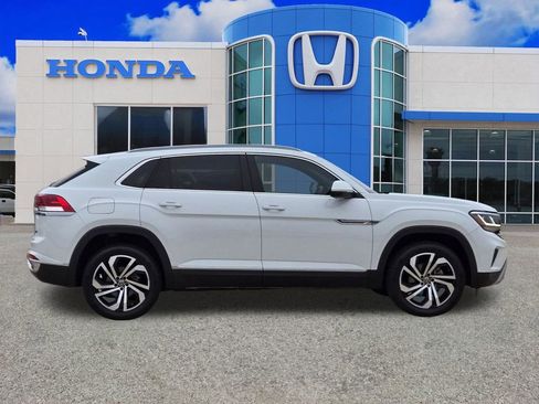 Used 2022 Volkswagen Atlas Cross Sport SEL AWD/4WD image 2