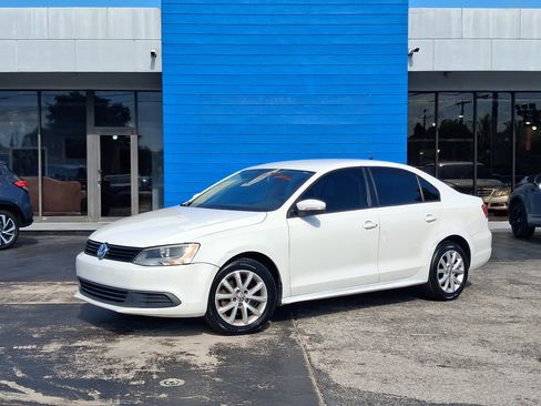Used 2011 Volkswagen Jetta SE FWD image 2