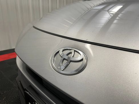 Used 2025 Toyota Prius LE FWD image 7