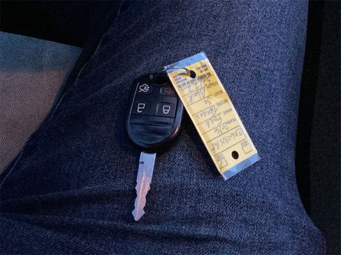 Used 2016 Ford Taurus SE image 27