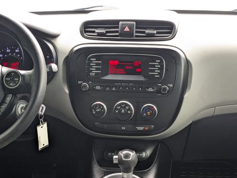 Used 2016 Kia Soul FWD image 16
