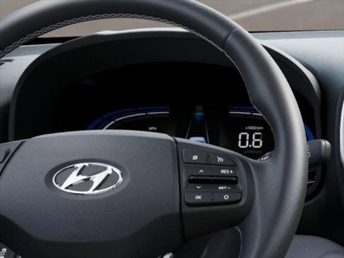 Used 2026 Hyundai Venue SEL FWD image 14