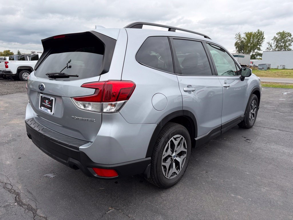 Used 2019 Subaru Forester Premium AWD/4WD image 4
