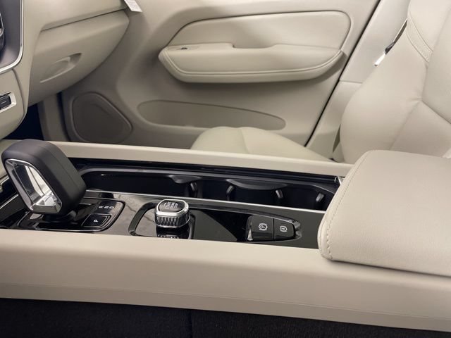 Certified 2025 Volvo XC60 T8 Plus w/ Protection Package AWD/4WD image 17