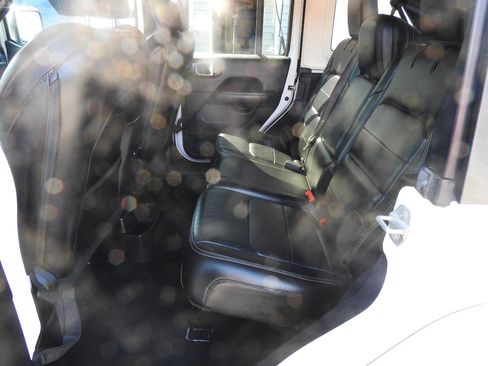 Used 2019 Jeep Wrangler Unlimited Sahara w/ Cold Weather Group image 8