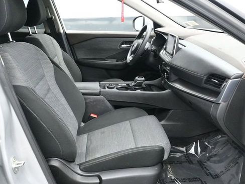 Used 2023 Nissan Rogue SV image 9