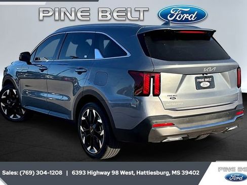 Used 2025 Kia Sorento EX w/ Panoramic Sunroof Package image 2