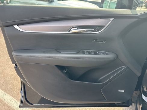 Used 2025 Cadillac XT6 Luxury image 19