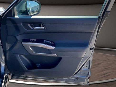 Certified 2025 Nissan Pathfinder Platinum w/ Cargo Package FWD image 22