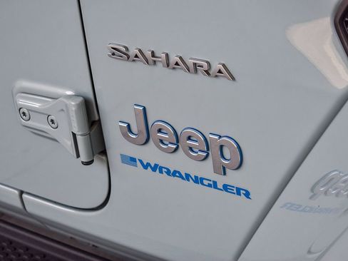 Used 2023 Jeep Wrangler Unlimited Sahara image 9