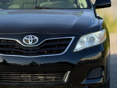 Used 2010 Toyota Camry LE FWD image 12