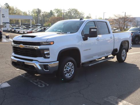 Used 2025 Chevrolet Silverado 2500 LT w/ Convenience Package AWD/4WD image 5