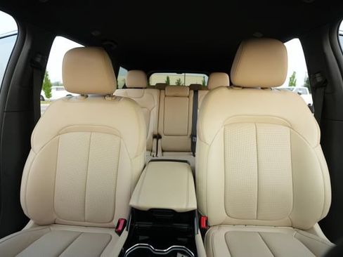 Used 2023 Jeep Grand Cherokee L Limited w/ Luxury Tech Group II RWD image 39