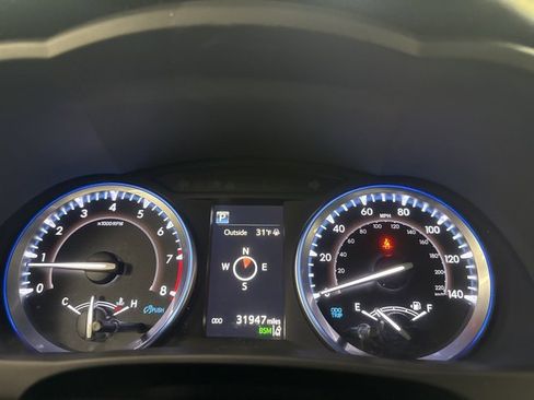 Used 2019 Toyota Highlander XLE image 32