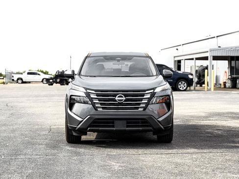 Used 2025 Nissan Rogue SV FWD image 2