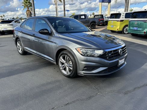 Used 2021 Volkswagen Jetta R-Line image 2