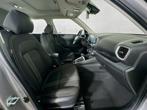 Used 2025 Hyundai Venue SEL image 30
