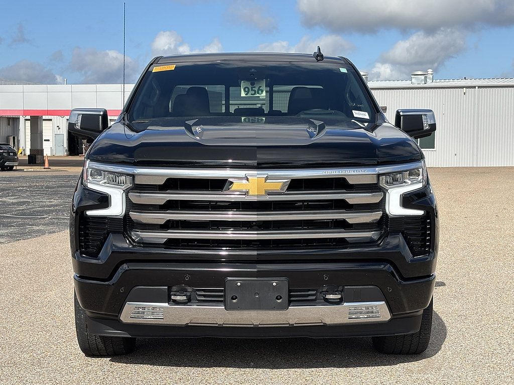 Used 2024 Chevrolet Silverado 1500 High Country w/ High Country Premium Package AWD/4WD image 3