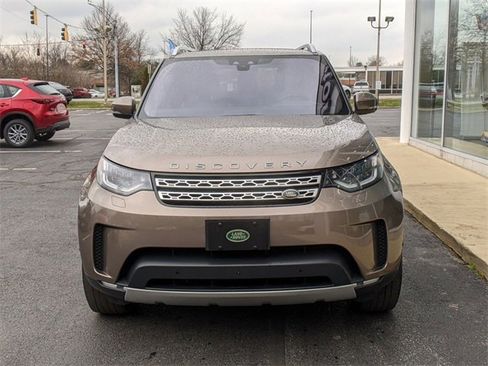Used 2017 Land Rover Discovery HSE image 3