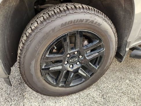 Used 2024 Chevrolet Silverado 1500 Custom w/ Turbomax Blackout Package RWD image 10