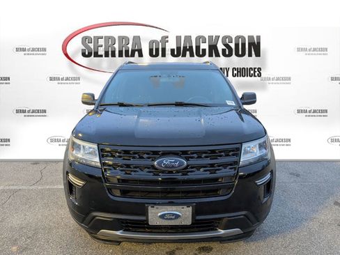 Used 2018 Ford Explorer XLT image 8