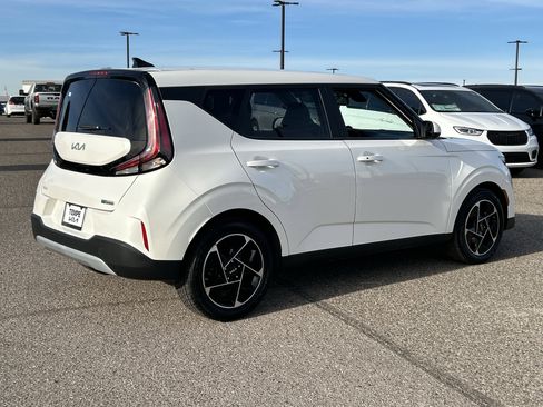 Certified 2023 Kia Soul EX image 5