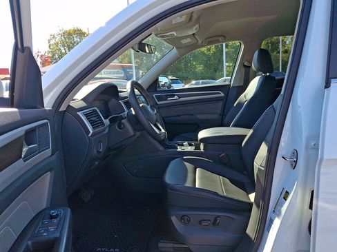 Used 2022 Volkswagen Atlas SE image 16