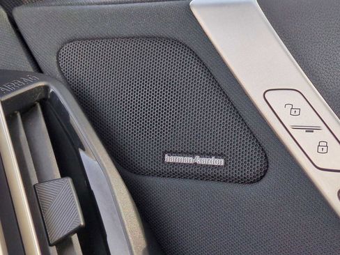 Used 2025 BMW iX xDrive50 image 31