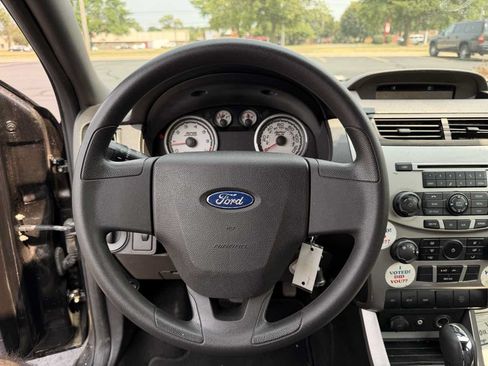 Used 2009 Ford Focus SE FWD image 17