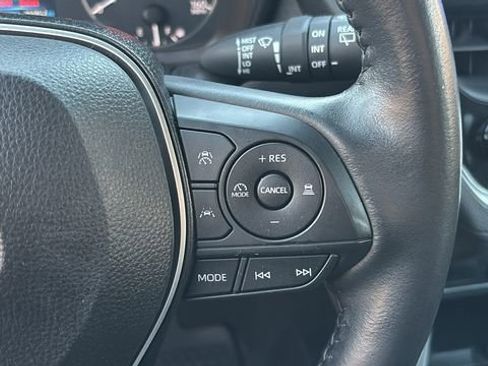 Used 2024 Toyota Corolla Cross LE image 5