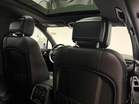 Certified 2026 Porsche Macan w/ Premium Package Plus AWD/4WD image 27