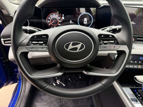 Used 2025 Hyundai Elantra Limited FWD image 21