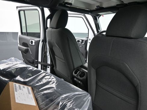 New 2025 Jeep Gladiator Sport image 24