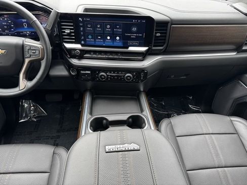 Used 2024 Chevrolet Silverado 3500 High Country w/ High Country Premium Package image 2