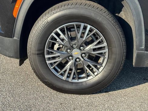 Used 2026 Chevrolet Traverse LT FWD image 9