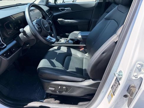 Used 2025 Kia Sportage EX FWD image 8