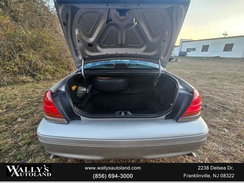 Used 2003 Ford Crown Victoria LX image 5