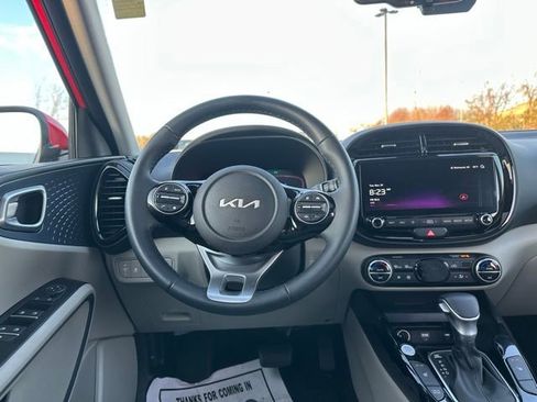 Used 2025 Kia Soul EX image 21